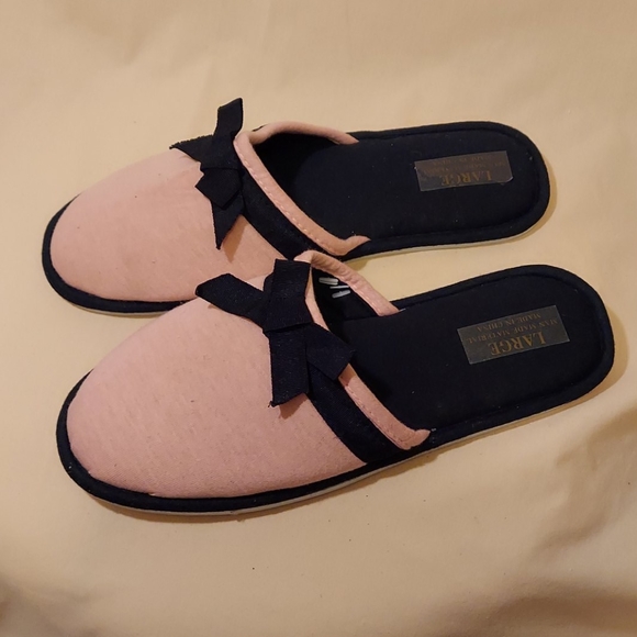 ‼️3 for $16‼️  Pink with Blue Bow Bedroom Slippers - Picture 2 of 3